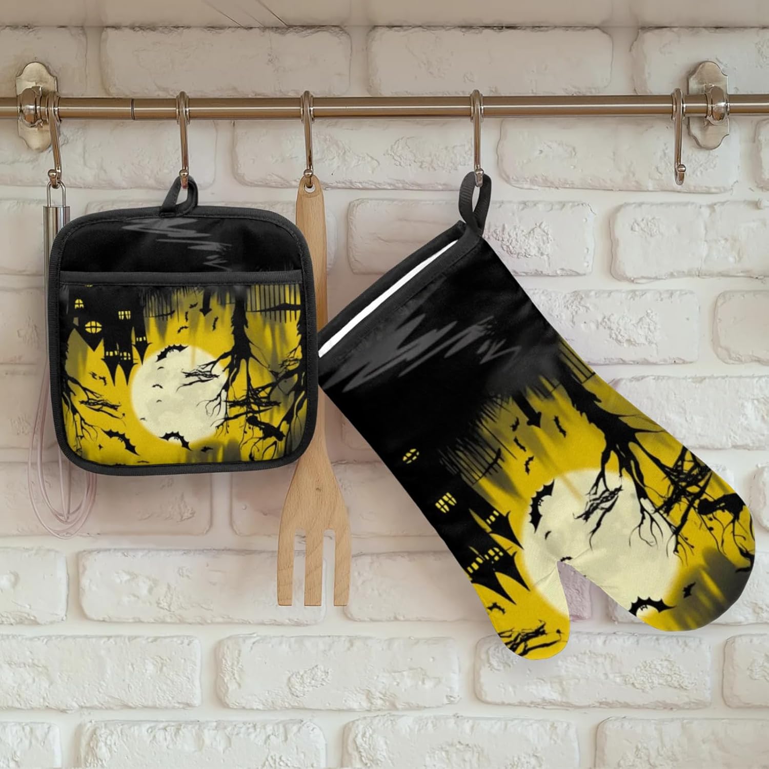Halloween Frosty Castle Oven Mitts Pot Holders Set