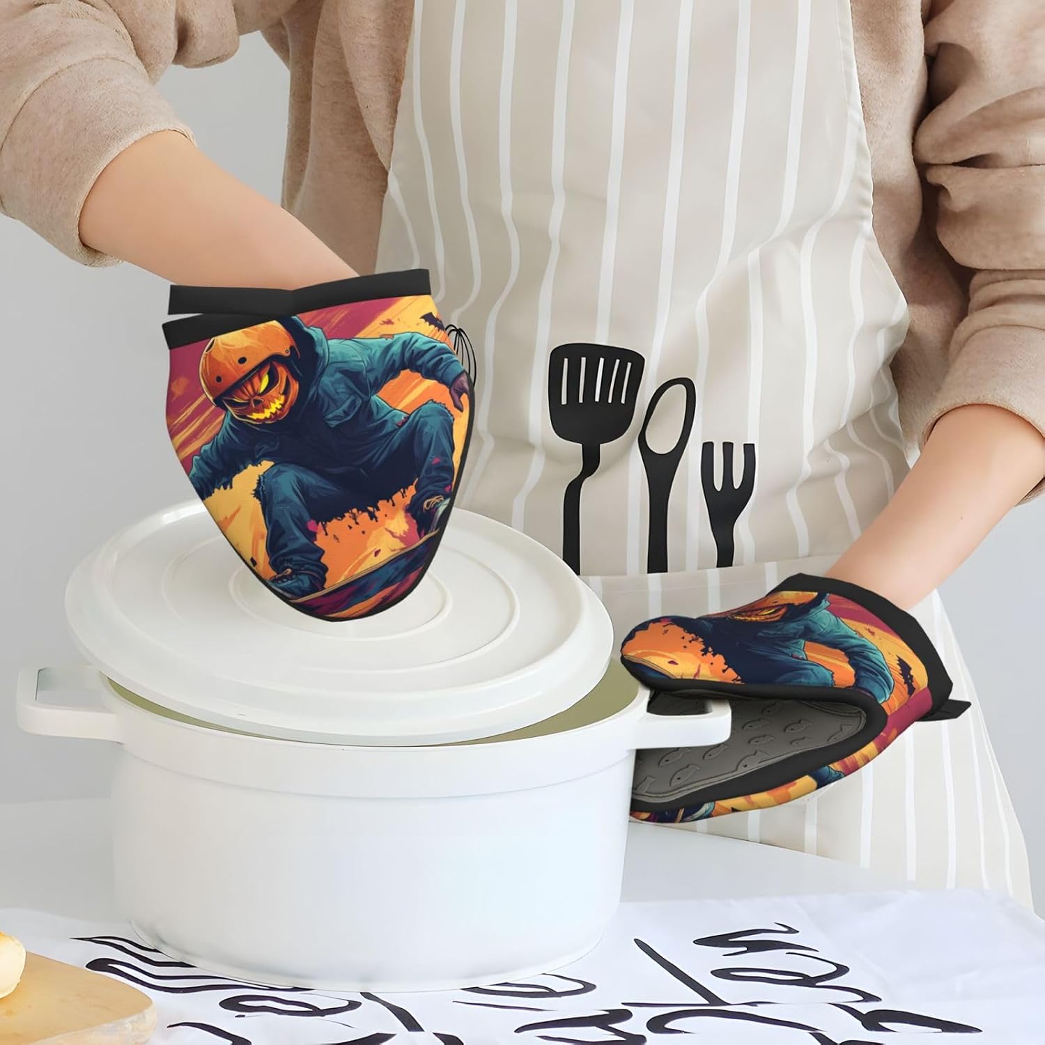 Halloween Character Mini Silicone Oven Mitts for Safe Cooking