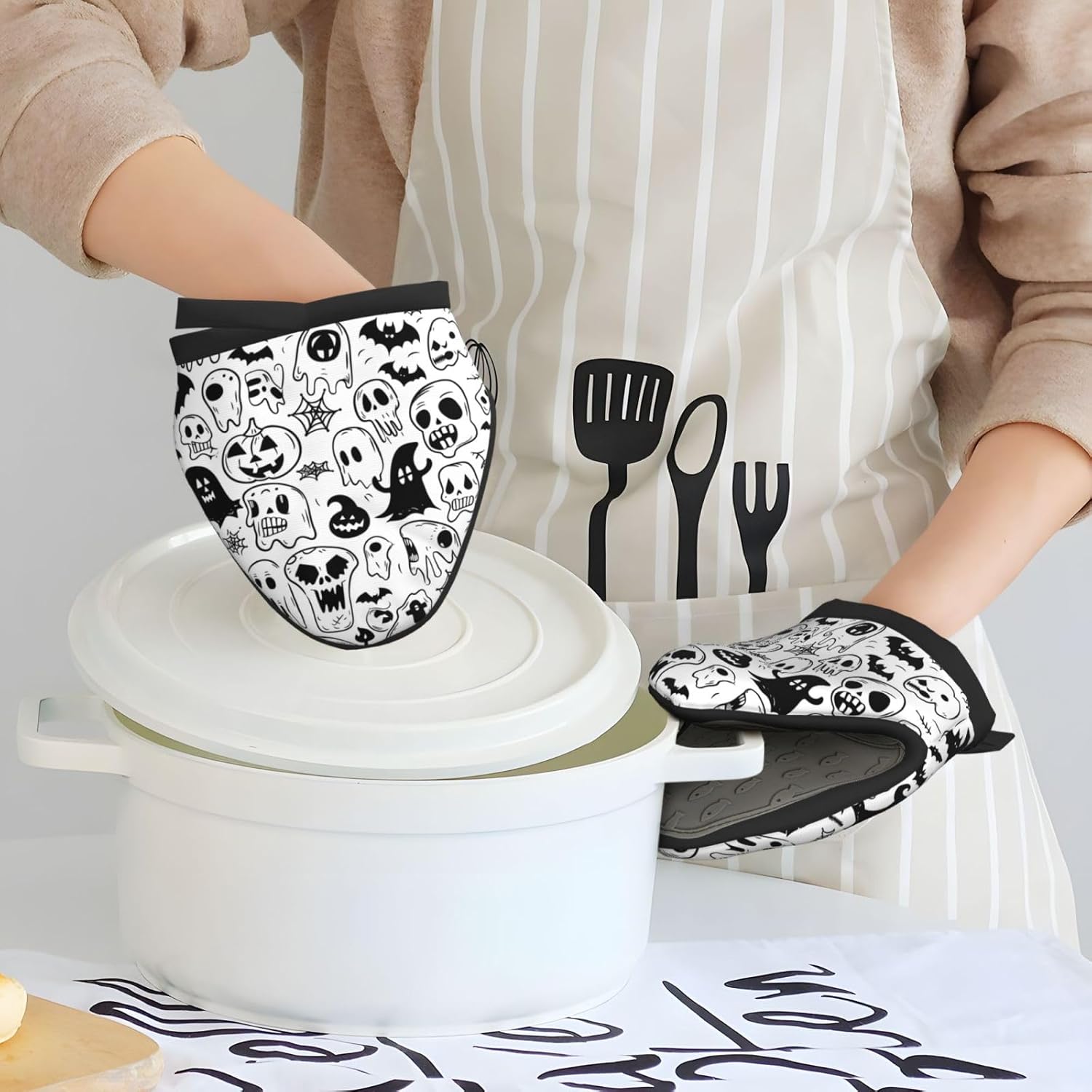 Gjieliness Halloween Mini Silicone Oven Mitts