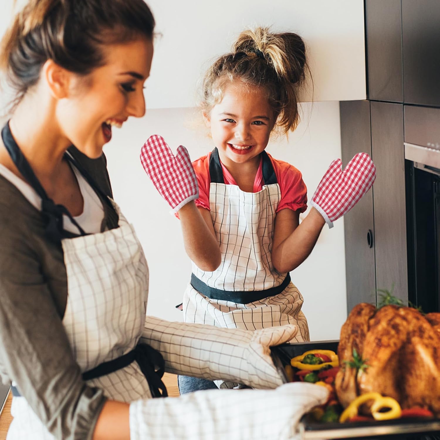 2-Piece Christmas Oven mitts for Kids BBQ equipments