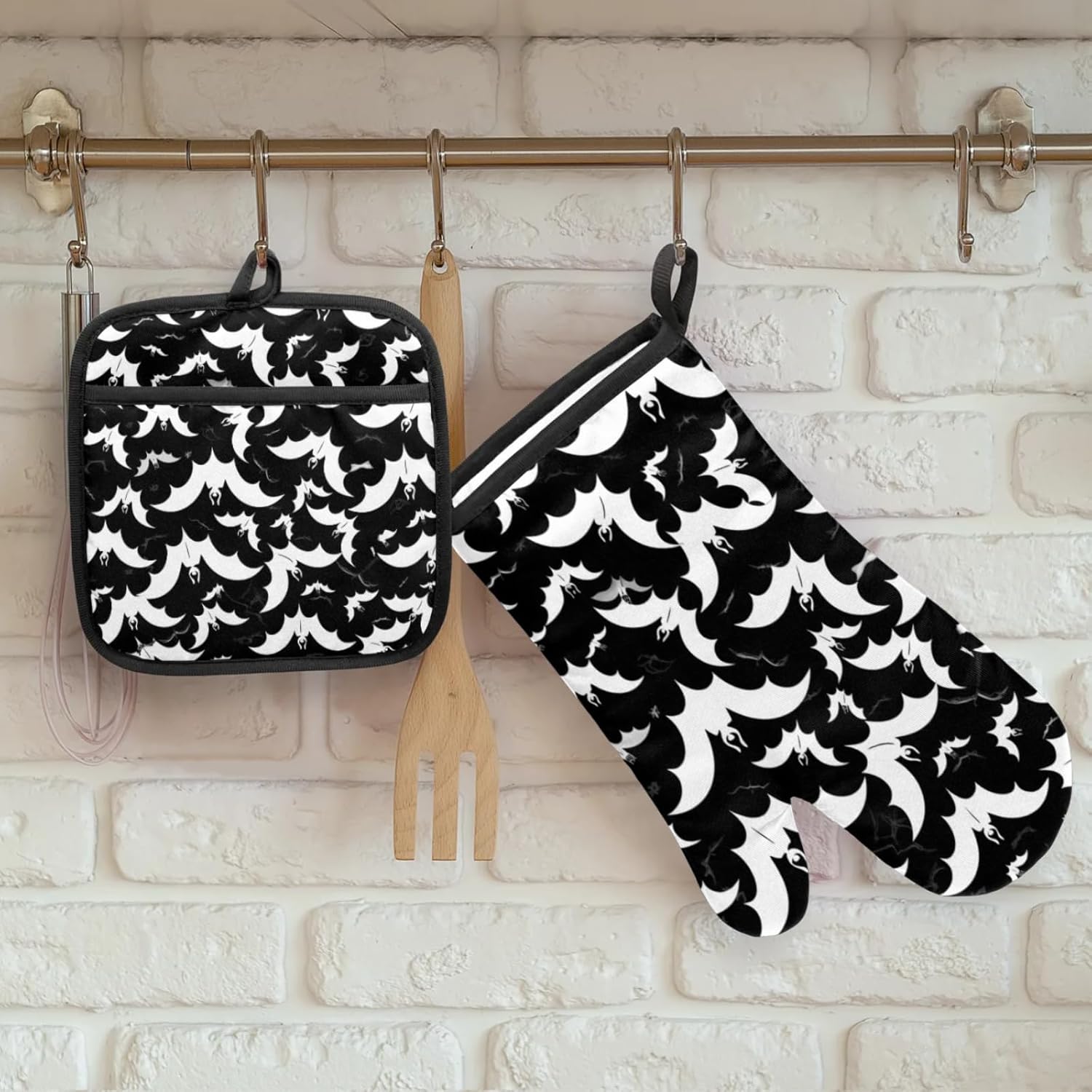 Halloween Spooky Scary Bats Oven Mitts and Pot Holders Set of 2