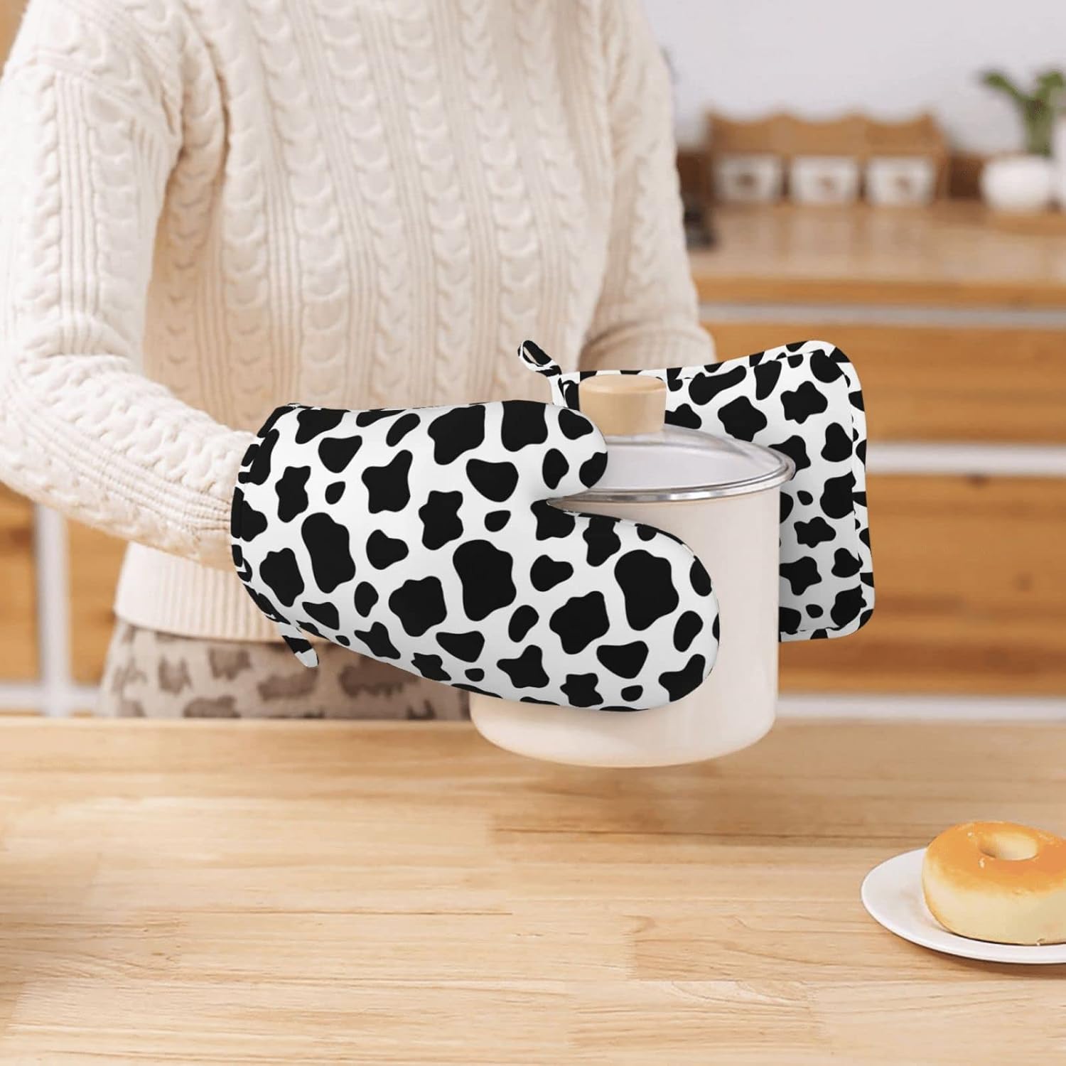 Oven Mitts and Potholders Cow Prints
