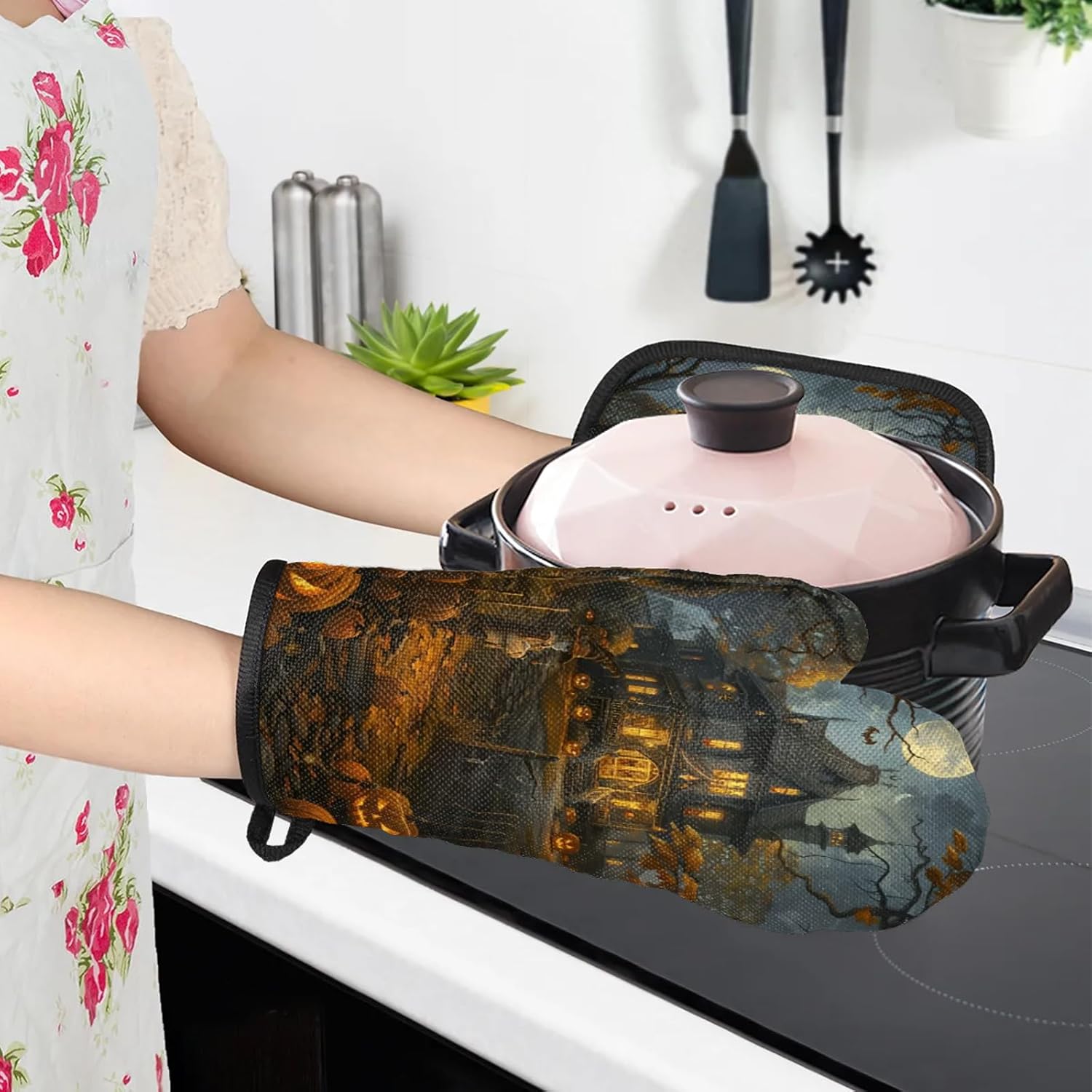 TropicalLife Retro Halloween Oven Mitts Set