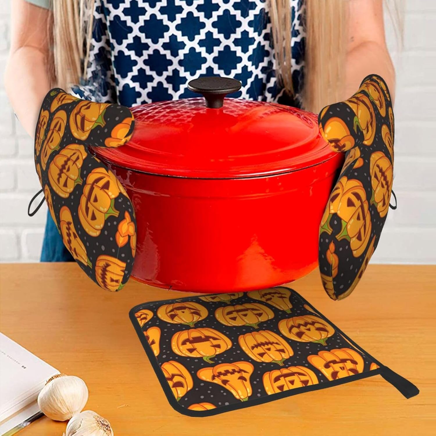 Halloween Pumpkin Pattern Oven Mitts and Pot Holders Set