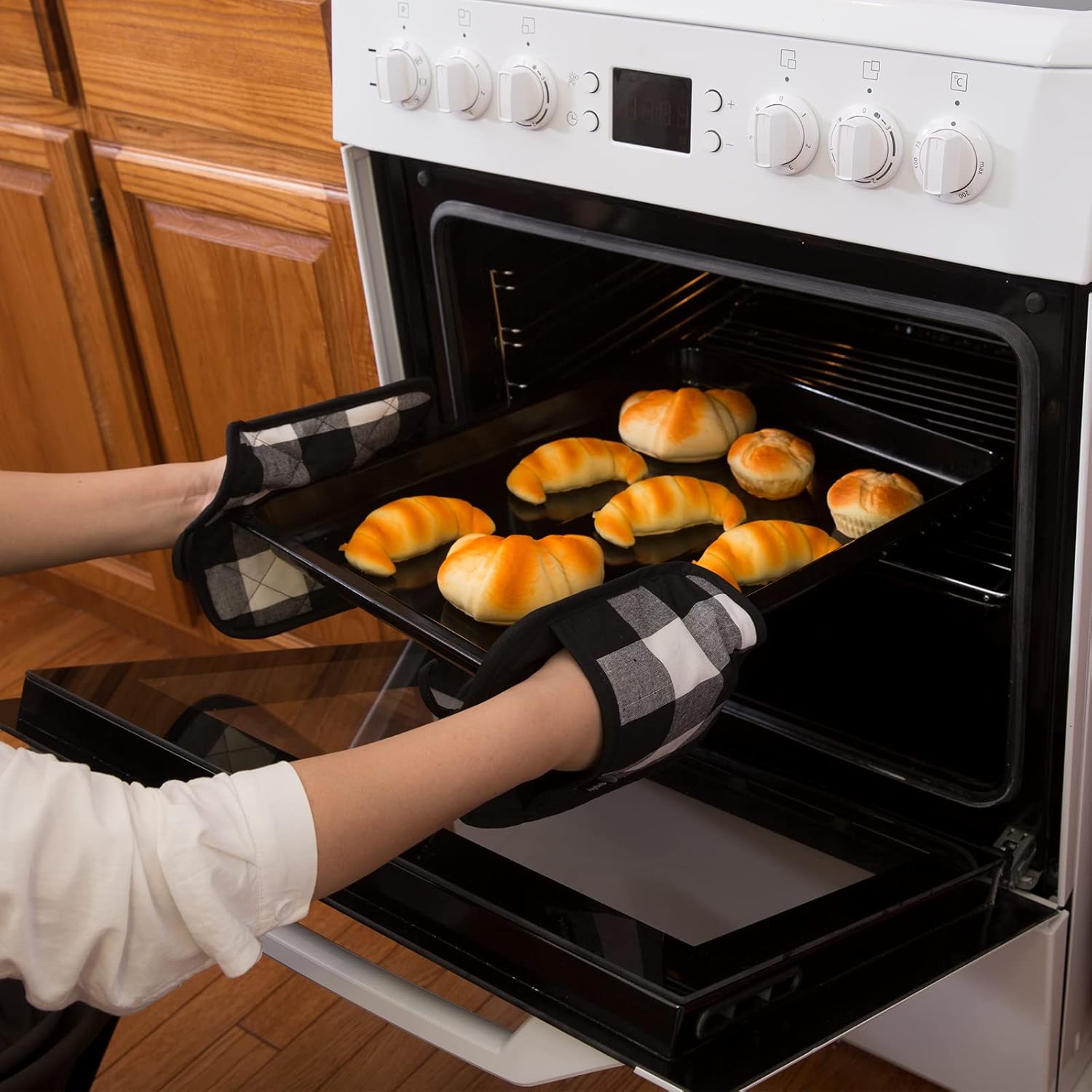 Joyhalo 4-Piece Christmas Pot Holders Set Heat-Resistant Kitchen Pots and Pans