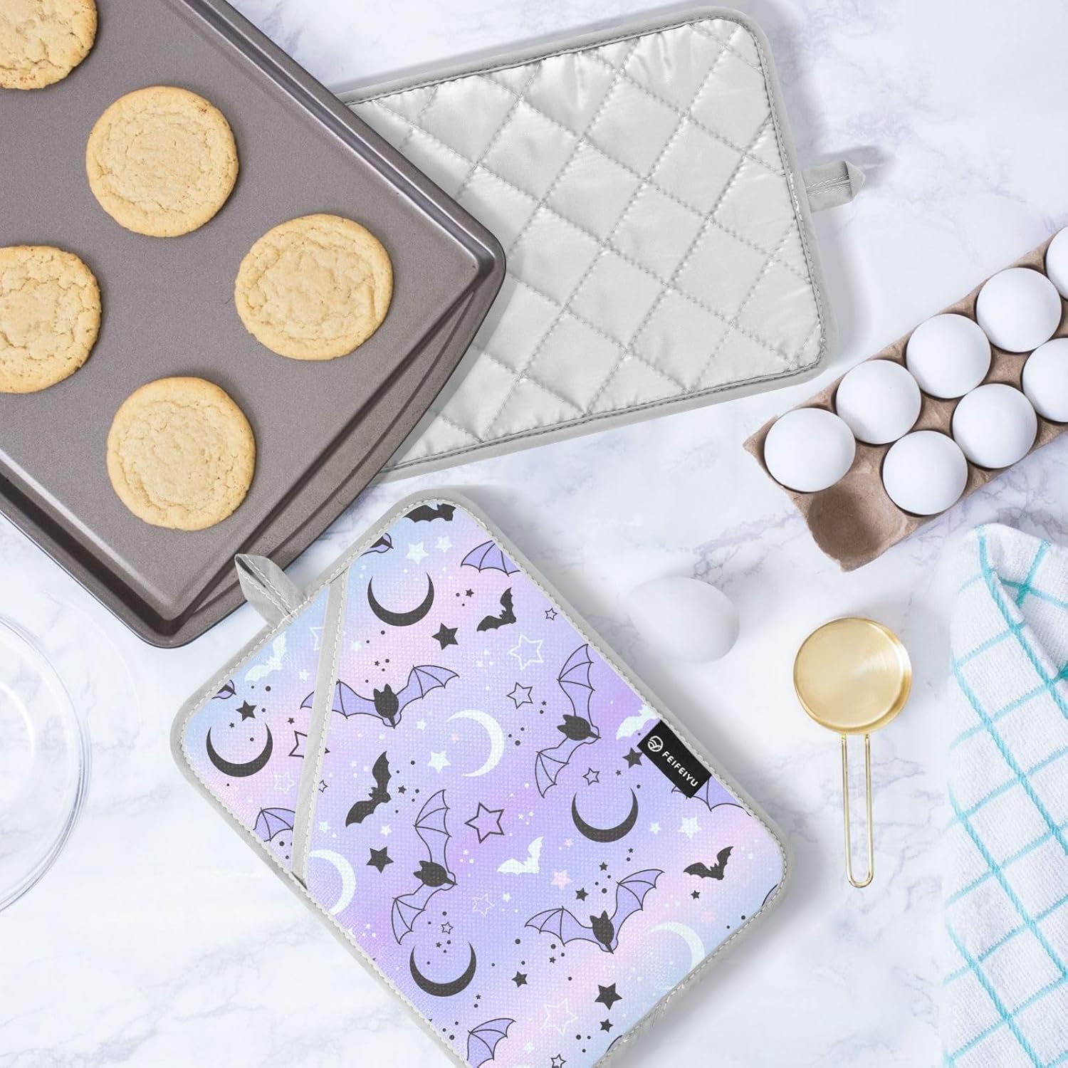 OurVii Magic Bat Flying Kitchen Potholders Set