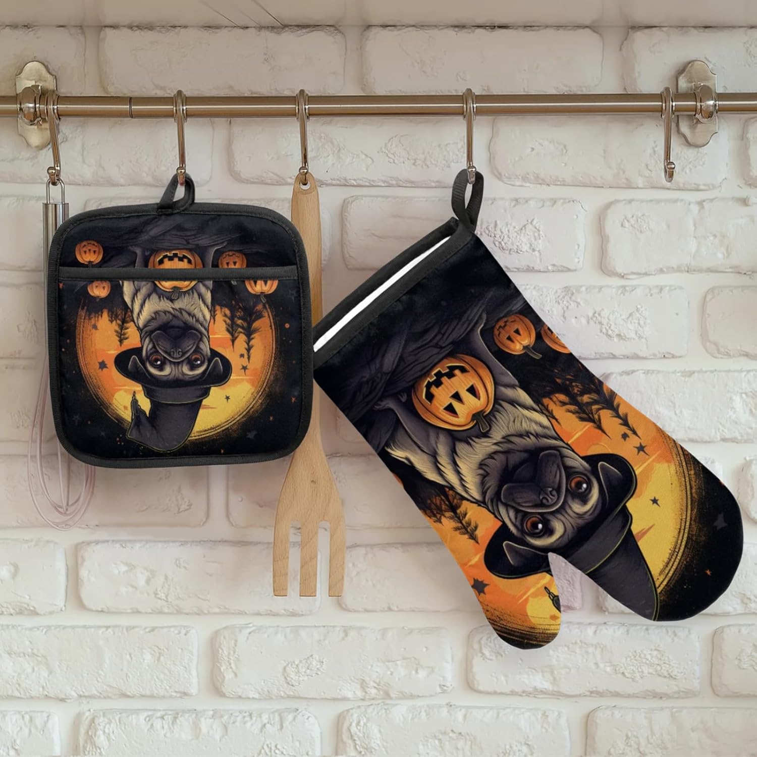 Halloween-Friendly Kitchen Mitts Pot Holders Set