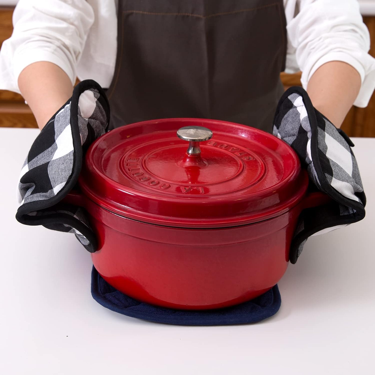 Joyhalo 4-Piece Christmas Pot Holders Set Heat-Resistant Kitchen Pots and Pans
