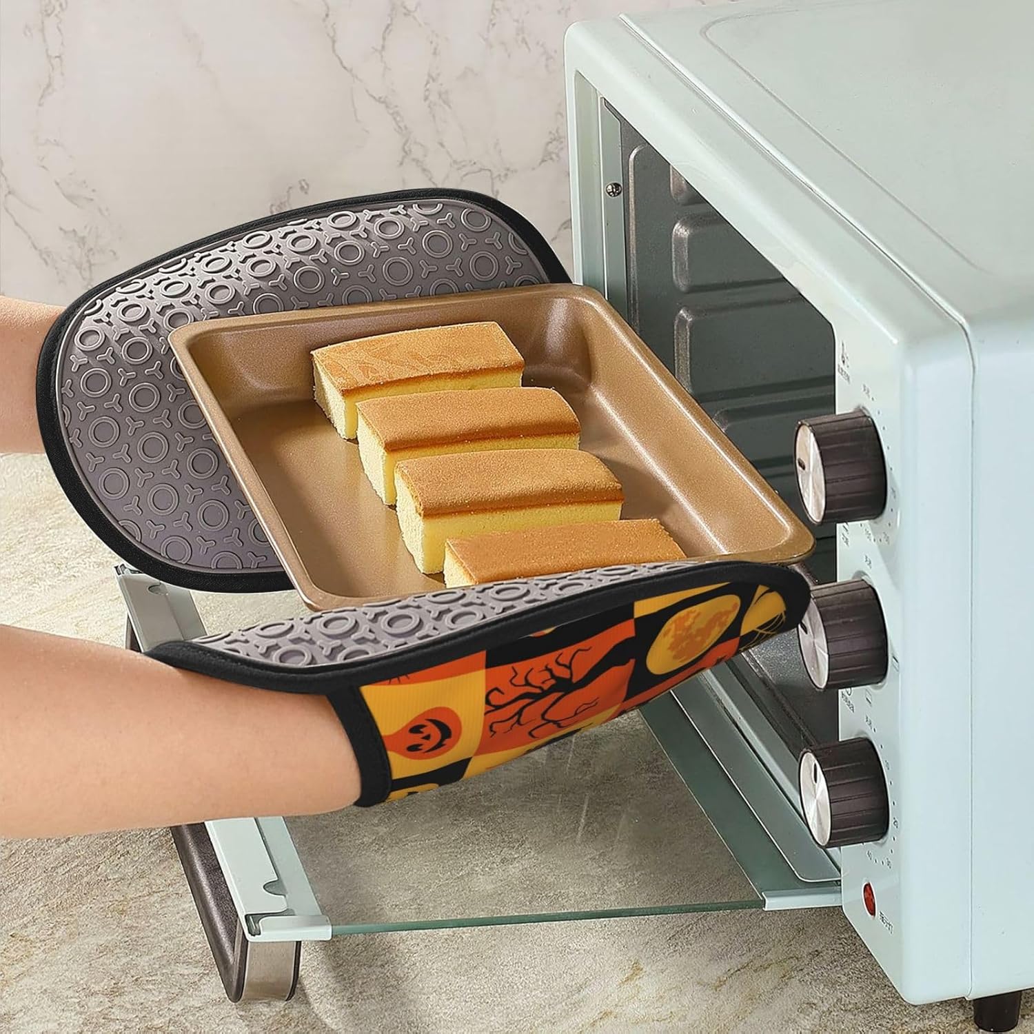 insulated oven mitts Halloween-themed