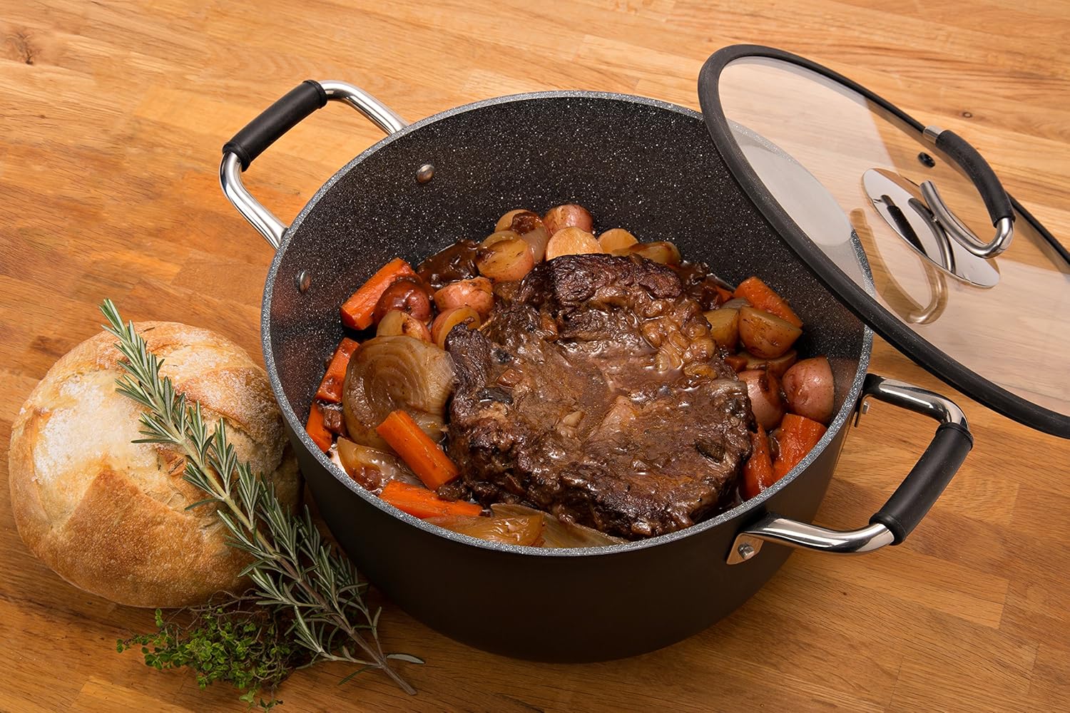 DaTerra Cucina 8 Qt Nonstick Dutch Oven with Lid
